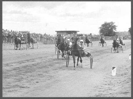Mac Hjodal med Egon Nørlem vandt Åbningsløbet i 1971
