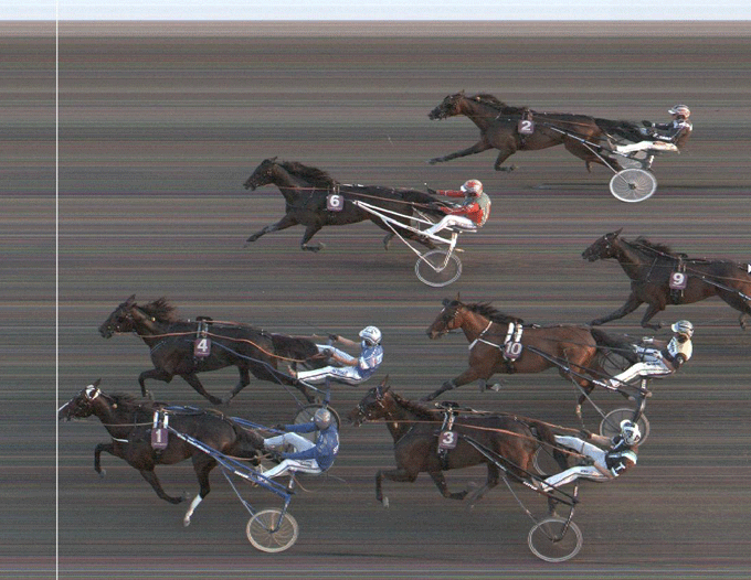 Mรฅlfotoet! Tumble Dust vinder i inderbanen .- Tycoon Conway hall bliver nummer tre, mens Tano Bork, der er 3/4 lรฆngde efter Tycoon bliver nummer seks.