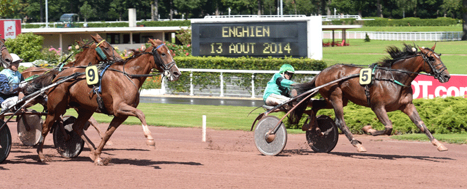 Til slut blev det sikkert - Un Mec d'Heripre vinder foran Roxanne Grif. Foto Gerard Forni