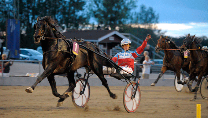 Saxo Holmsminde vinder sikkert fo Susanne H Osterling . en sejr, der sikrer Osterling titlen, Svensk Mester 2014. Foto kanal 75
